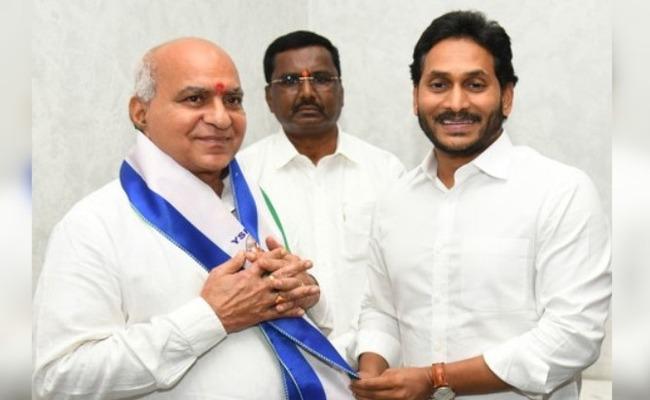 Former MLA Venkateswara Reddy Joins YSRCP